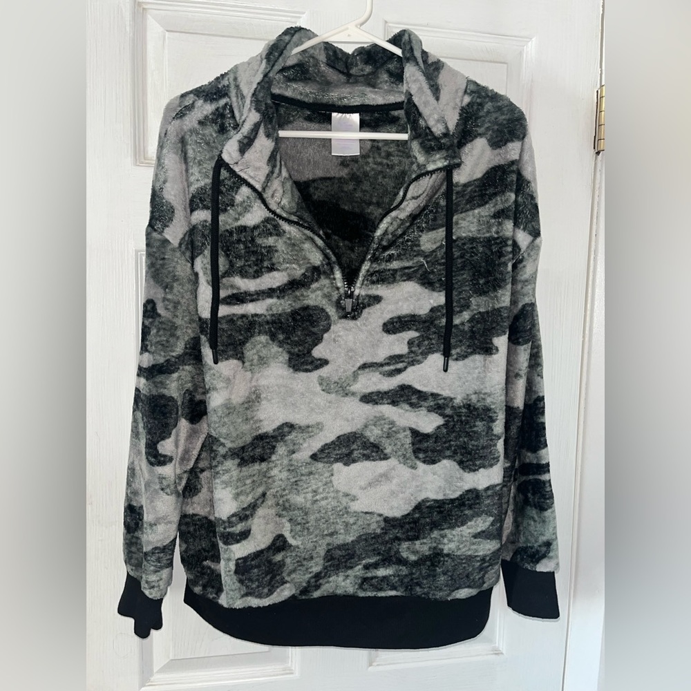 Secret treasures Gray and Black Fleece Pullover